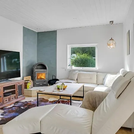 Дом отдыха Cozy In Hyllinge With Wifi *