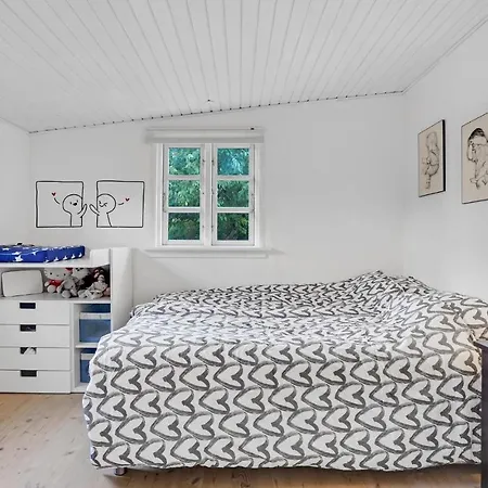 Дом отдыха Cozy In Hyllinge With Wifi *